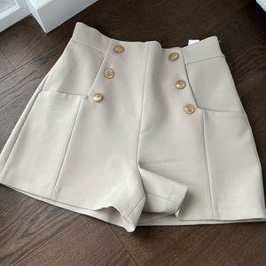 ZARA HIGH WAIST GOLD BUTTON SHORTS
Tan Large Brand new